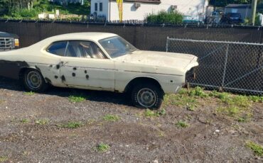 Dodge-dart.-hang-10-1974-white