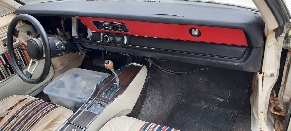 Dodge-dart.-hang-10-1974-white-5