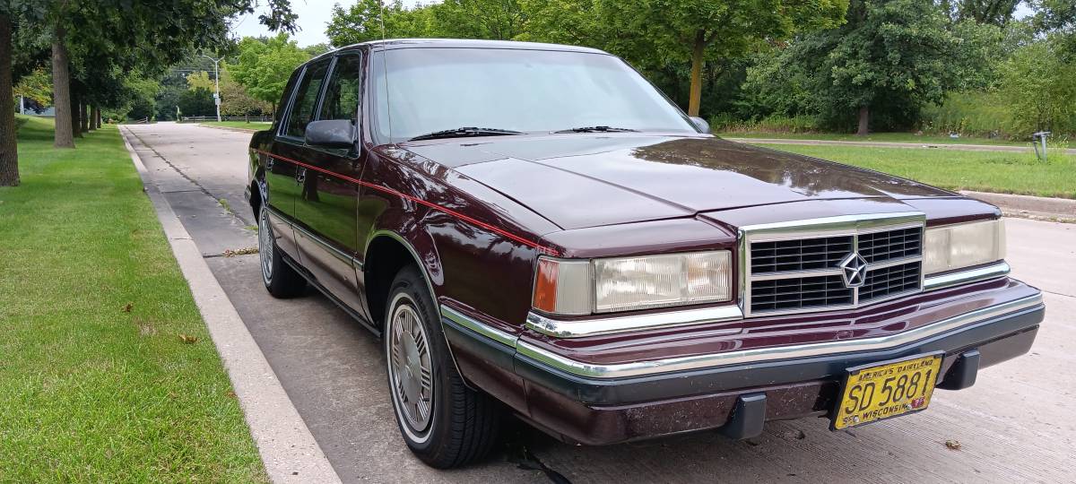Dodge-dynasty-1990-red-17