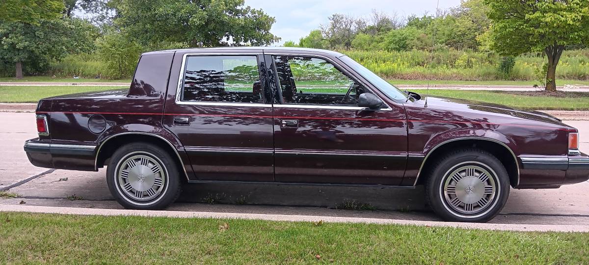 Dodge-dynasty-1990-red-2