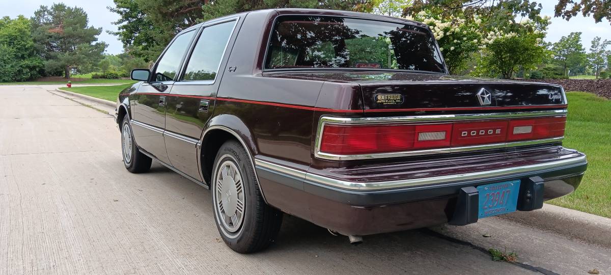 Dodge-dynasty-1990-red-3