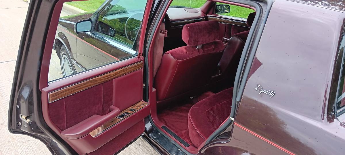 Dodge-dynasty-1990-red-4