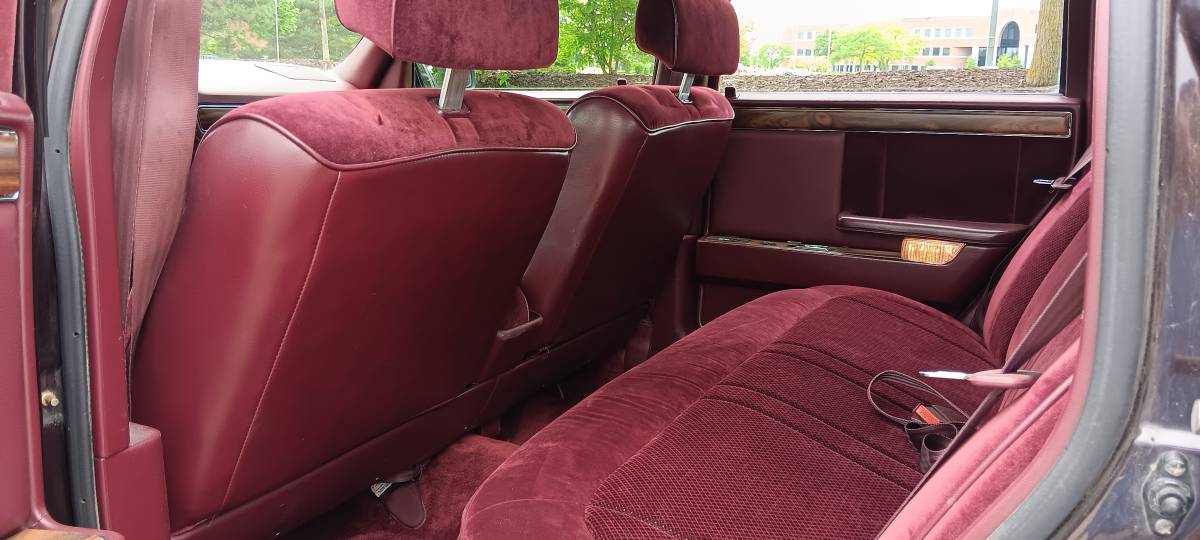 Dodge-dynasty-1990-red-6