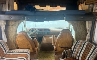 Dodge-grand-caravan-1978-white-1