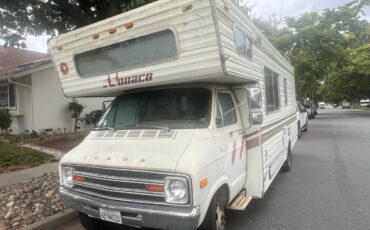 Dodge-grand-caravan-1978-white