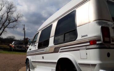 Dodge-grand-caravan-1990-white-2