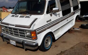 Dodge-grand-caravan-1990-white