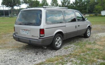 Dodge-grand-caravan-1991-silver-2