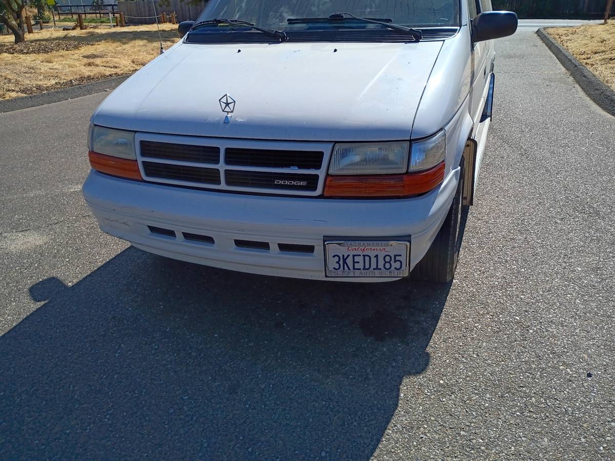 Dodge-grand-caravan-1994-white-3