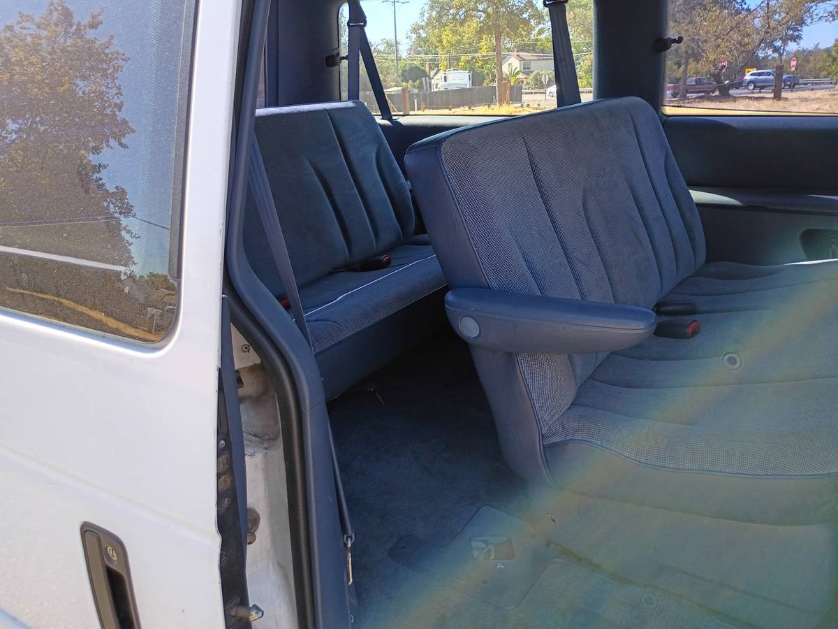 Dodge-grand-caravan-1994-white-6