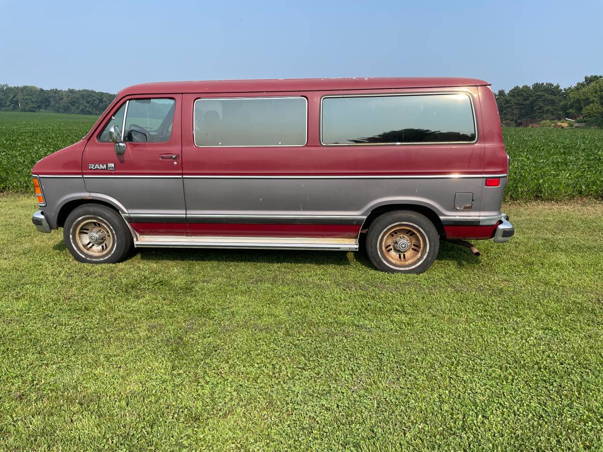 Dodge-le-250-van-1990-2