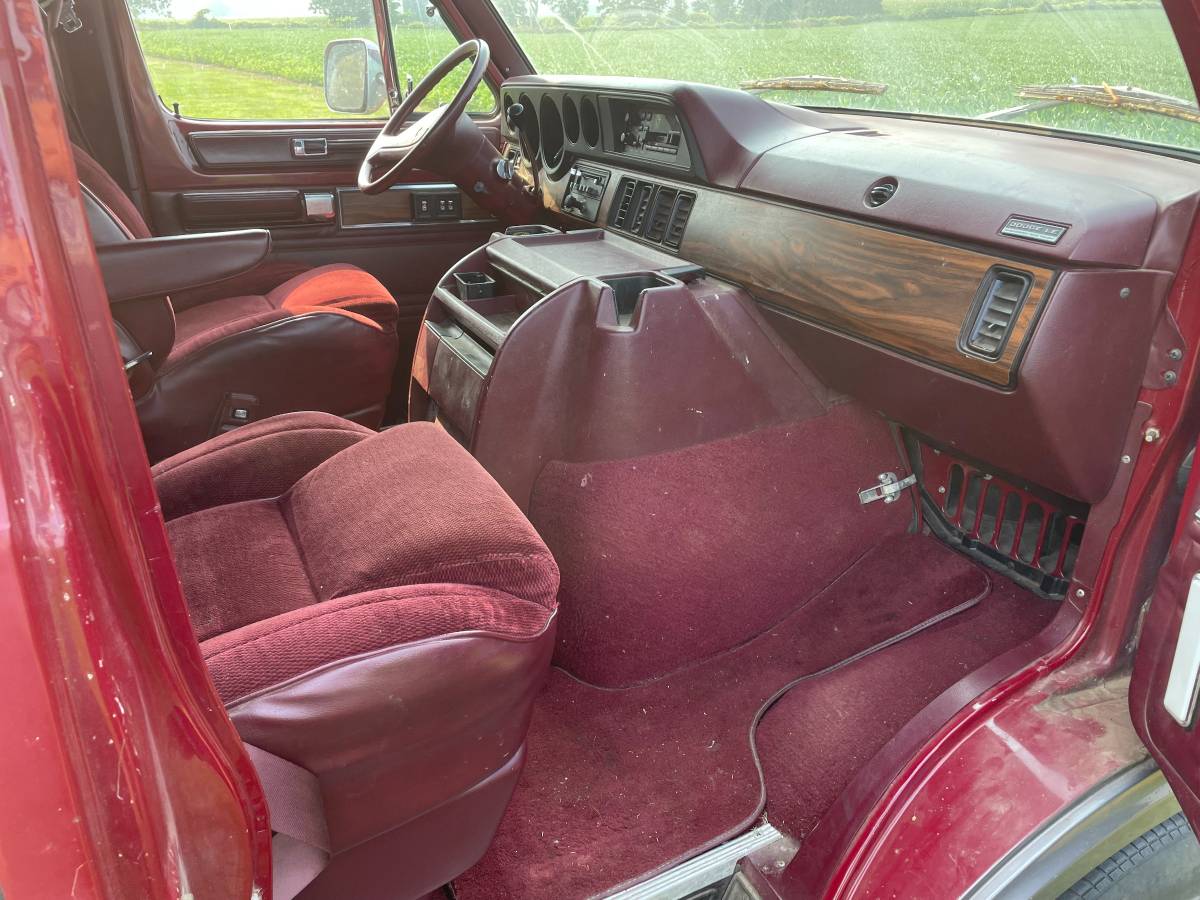 Dodge-le-250-van-1990-3
