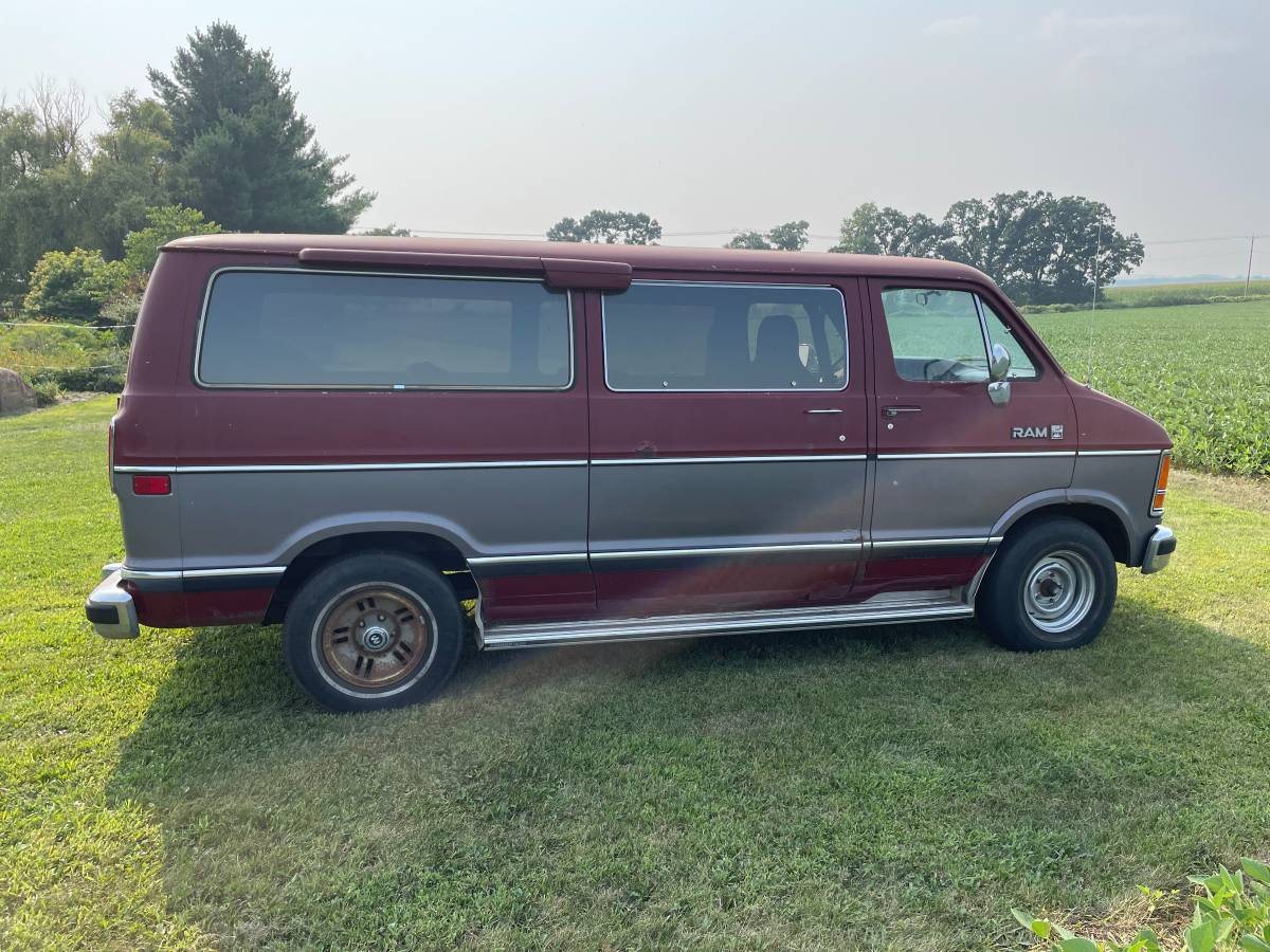 Dodge-le-250-van-1990