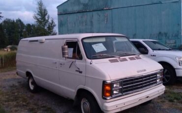 Dodge-maxi-van-300-1979-white-1
