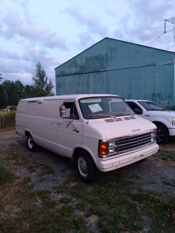 Dodge-maxi-van-300-1979-white-1