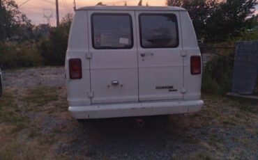 Dodge-maxi-van-300-1979-white-2