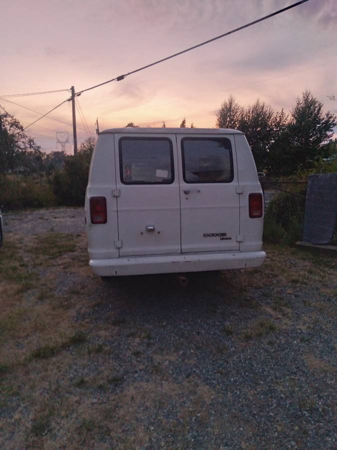 Dodge-maxi-van-300-1979-white-2