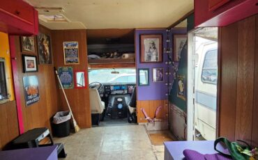 Dodge-motorhome-1973-white-1