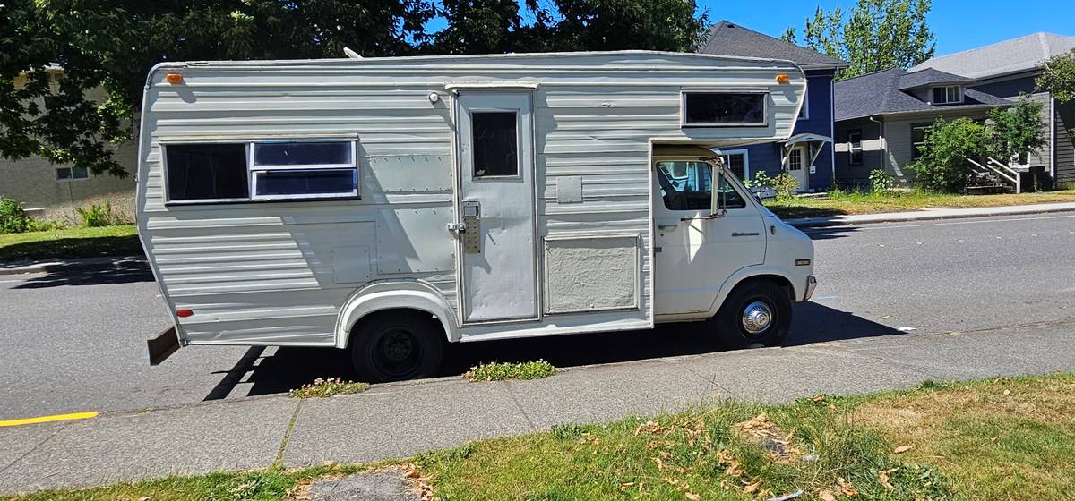 Dodge-motorhome-1973-white-3