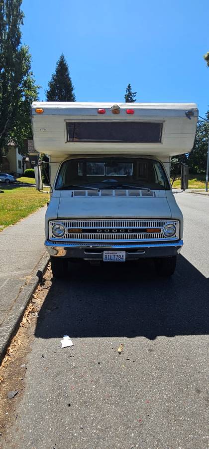 Dodge-motorhome-1973-white-4