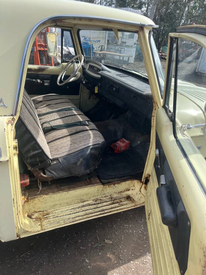 Dodge-pickup-1968-yellow-2
