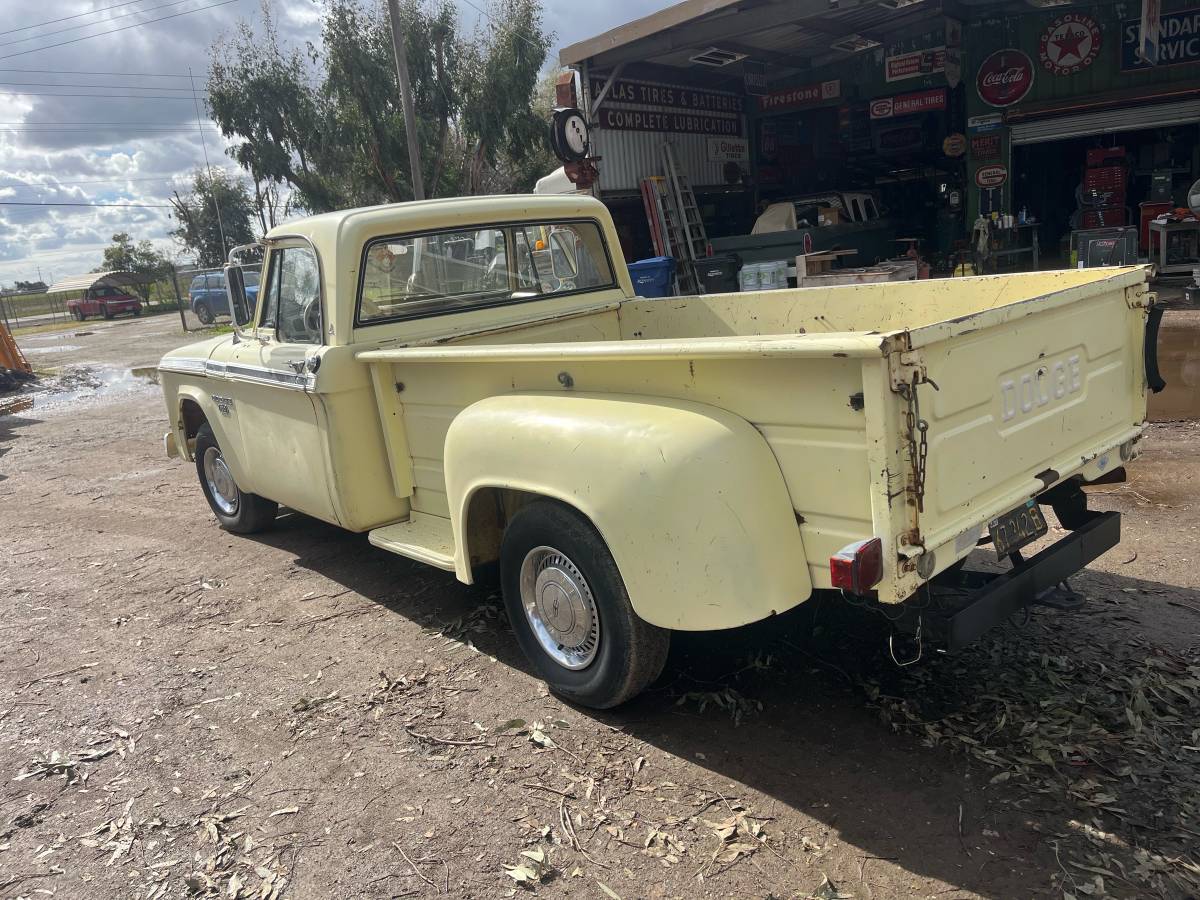 Dodge-pickup-1968-yellow