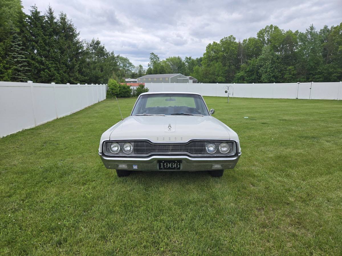 Dodge-polara-1966-white-9