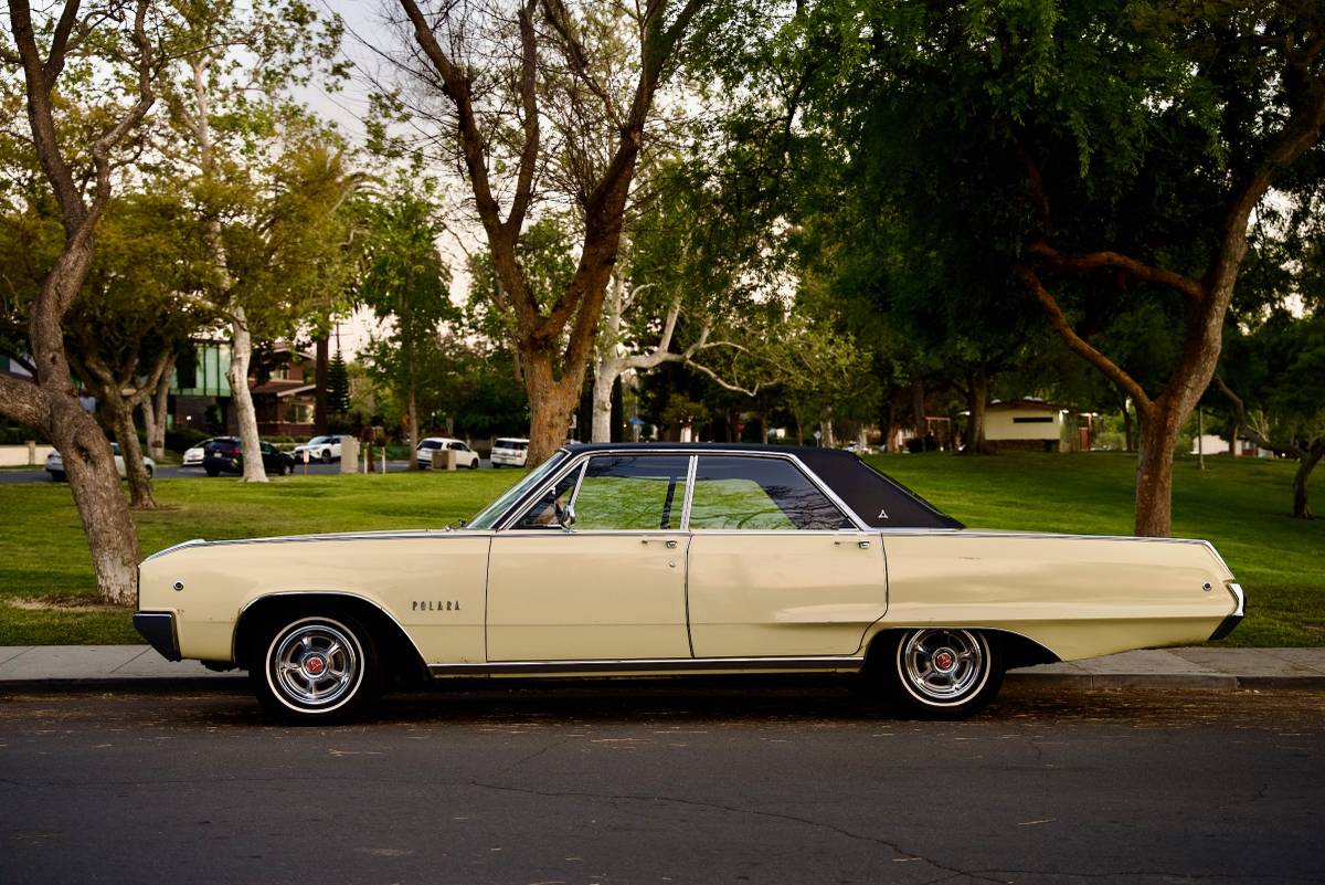 Dodge-polara-1968-yellow-1