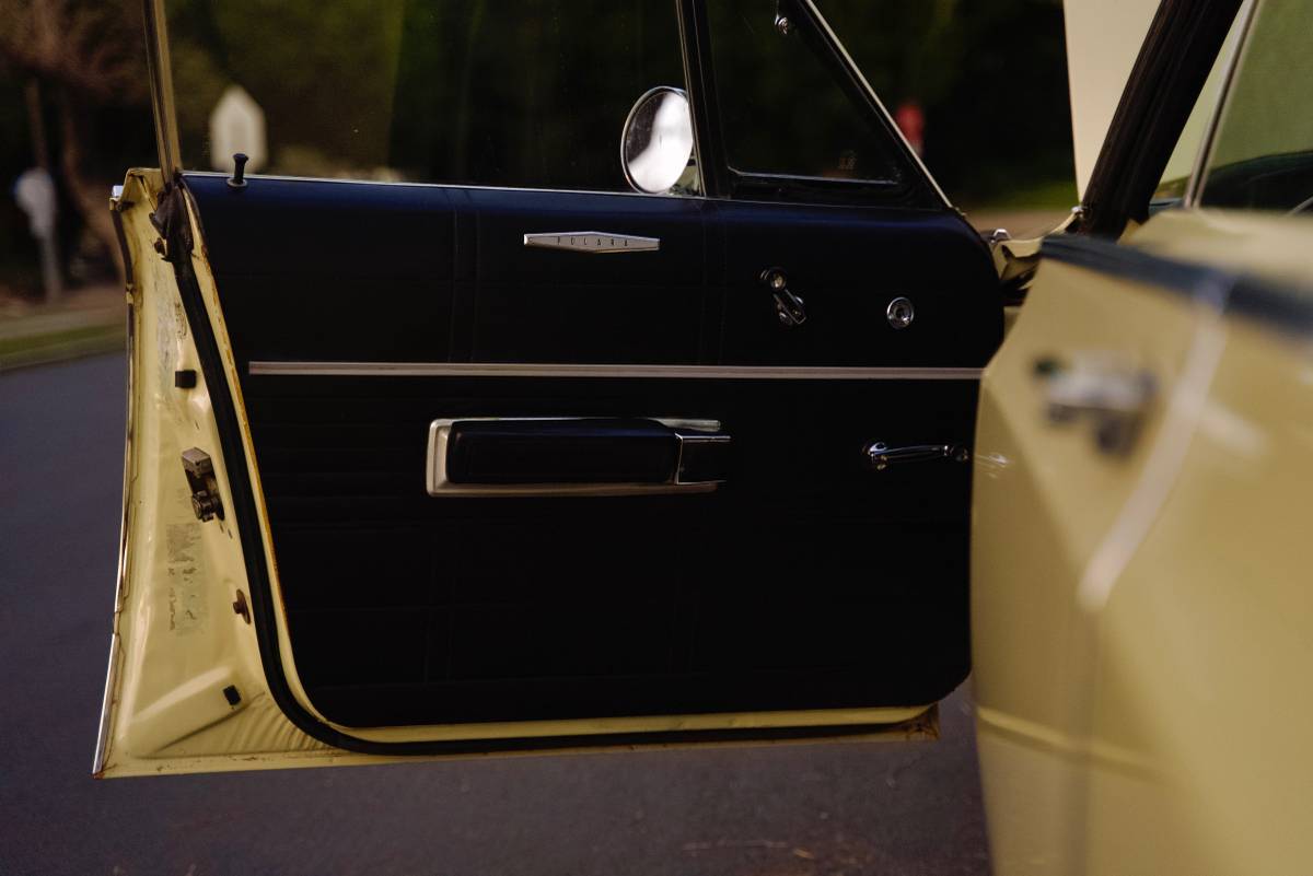 Dodge-polara-1968-yellow-13