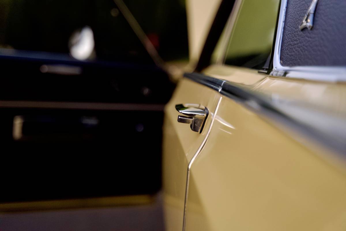 Dodge-polara-1968-yellow-14
