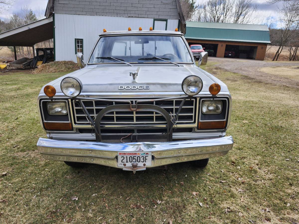 Dodge-power-ram-250-1983-silver-2