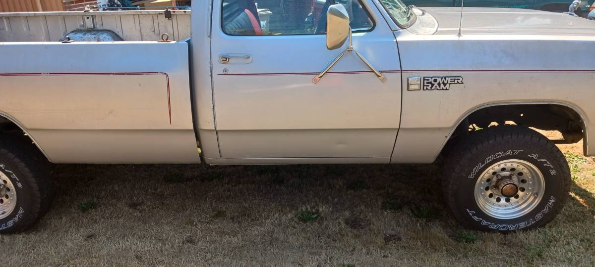 Dodge-power-ram-long-bed-four-wheel-drive-1986-grey-3