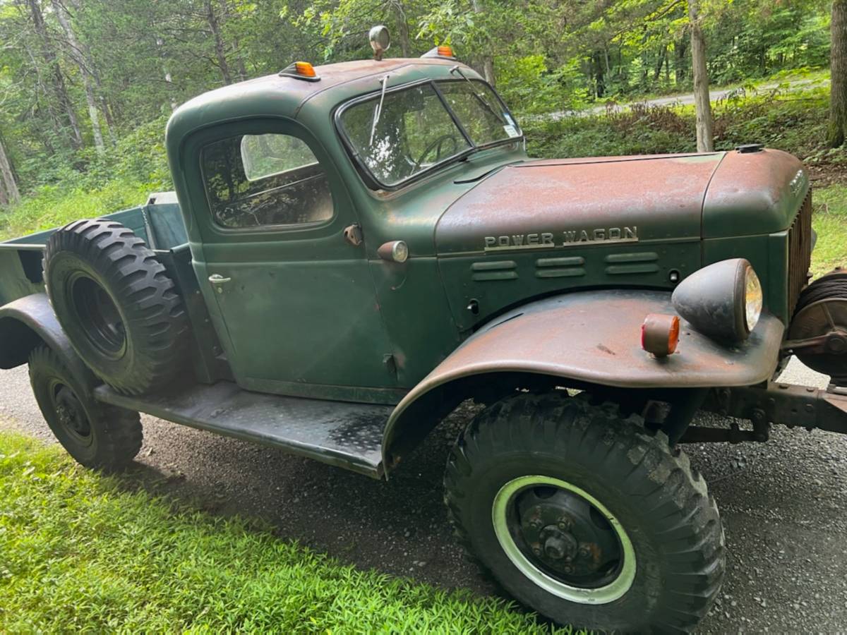 Dodge-power-wagon-1947-green-11