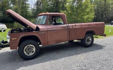 Dodge-power-wagon-1970-3