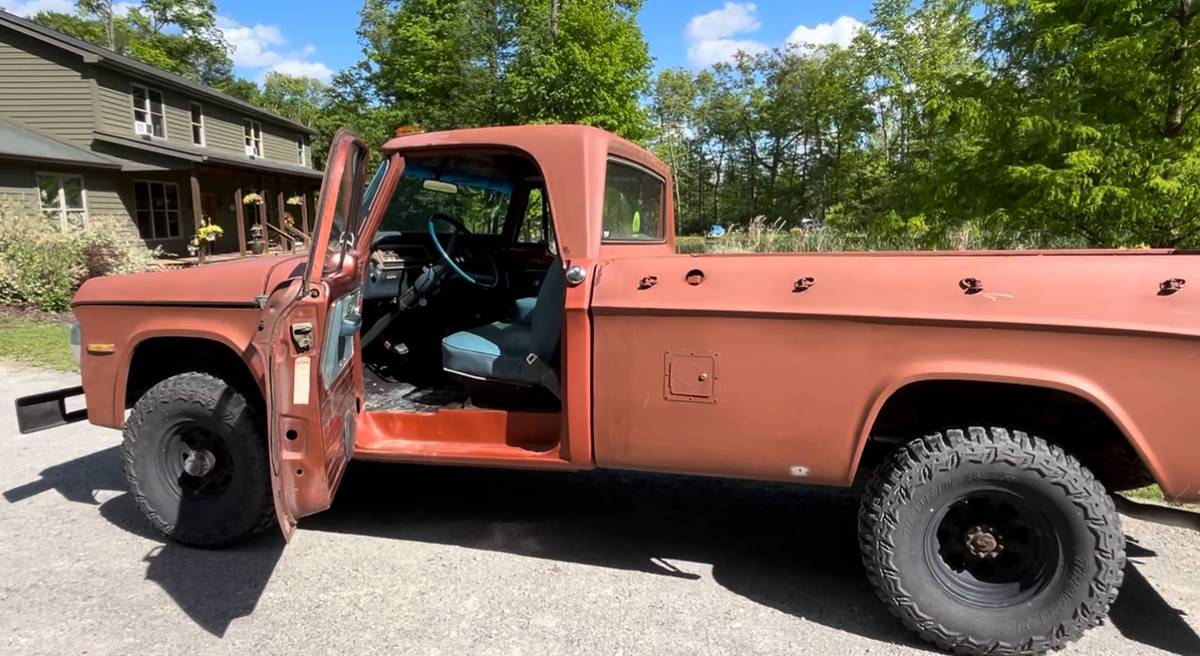 Dodge-power-wagon-1970-4