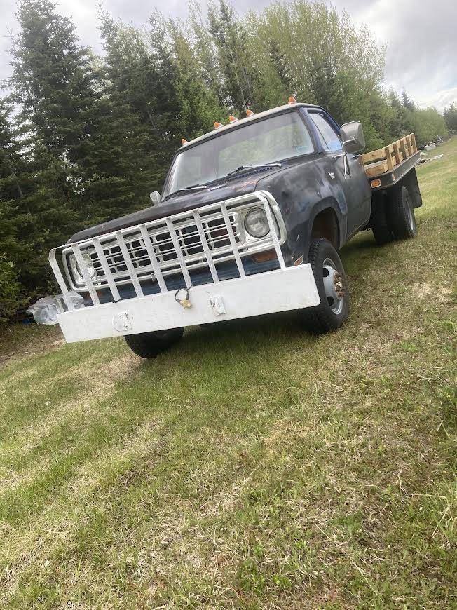 Dodge-power-wagon-1975-black-3