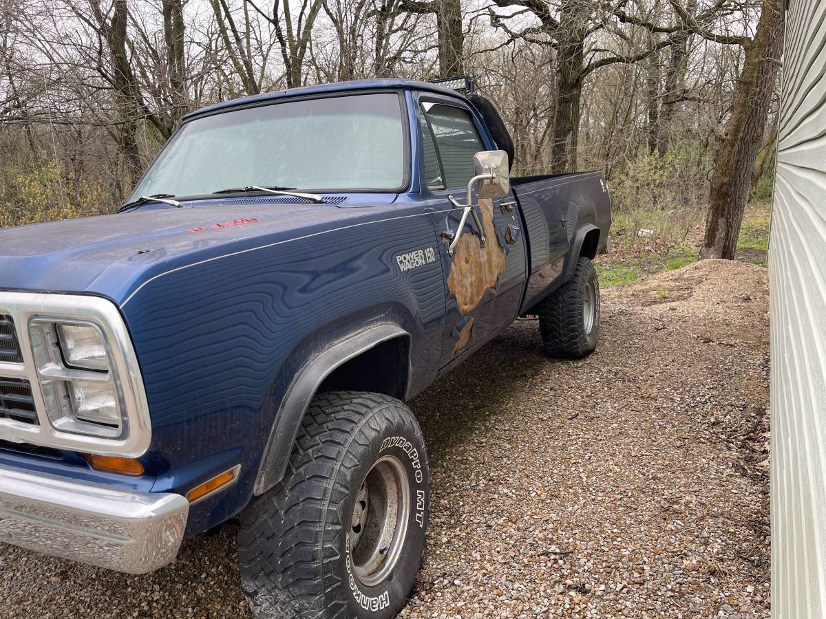 Dodge-power-wagon-1979-blue-1