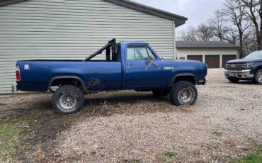 Dodge-power-wagon-1979-blue-4