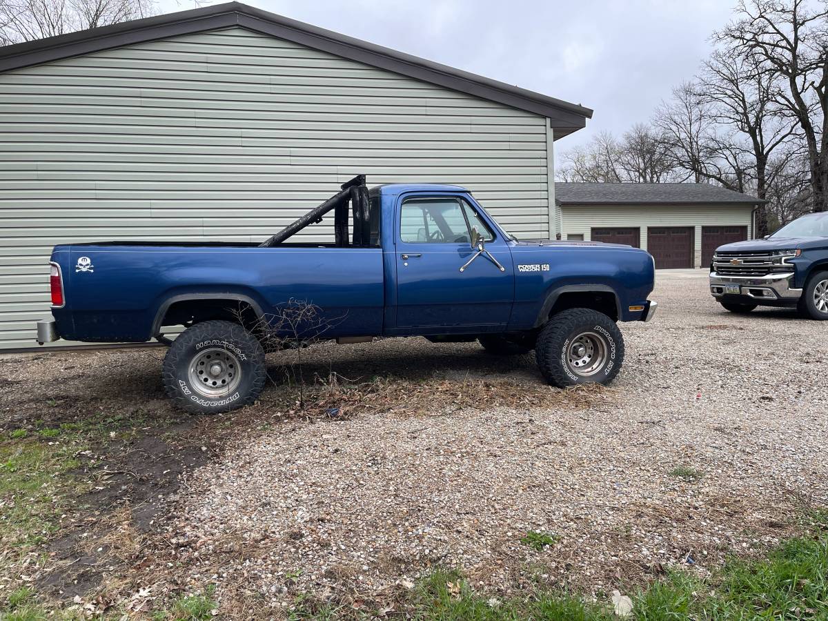 Dodge-power-wagon-1979-blue-4