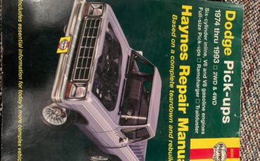 Dodge-power-wagon-200-1974-green-3