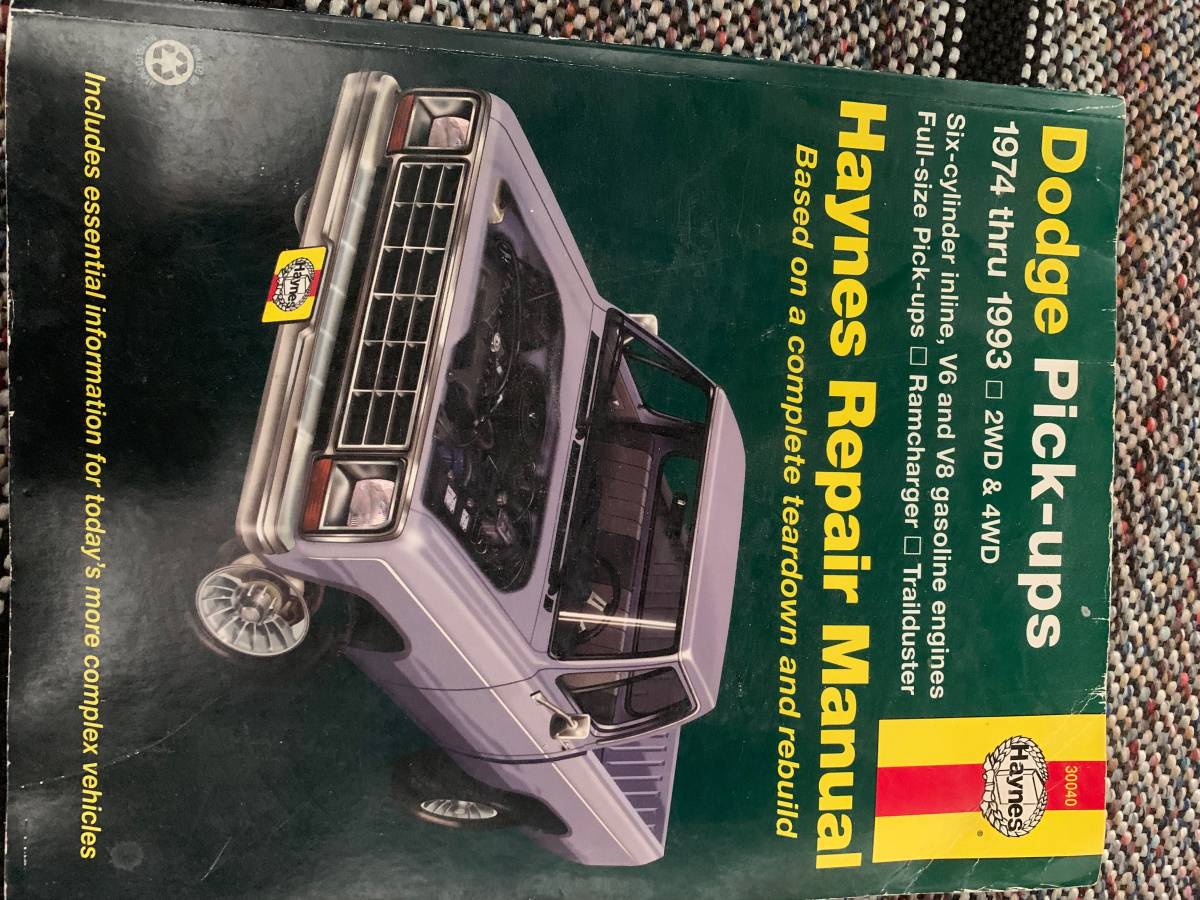 Dodge-power-wagon-200-1974-green-3