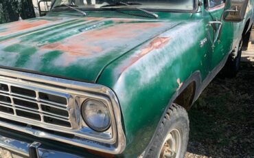 Dodge-power-wagon-200-1974-green-8