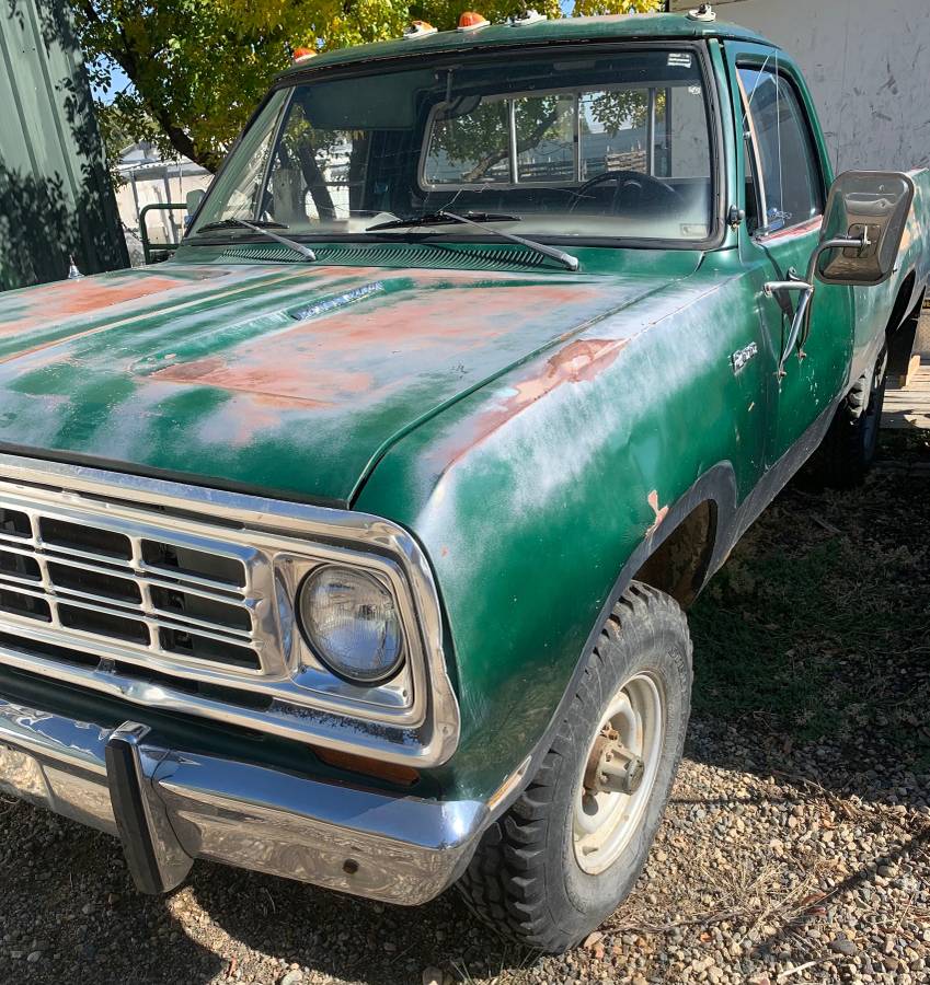 Dodge-power-wagon-200-1974-green-8