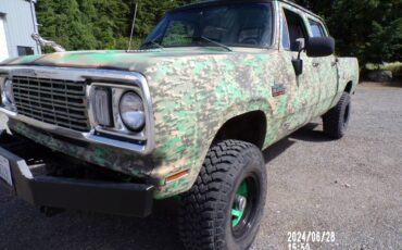 Dodge-power-wagon-diesel-1977-green-1