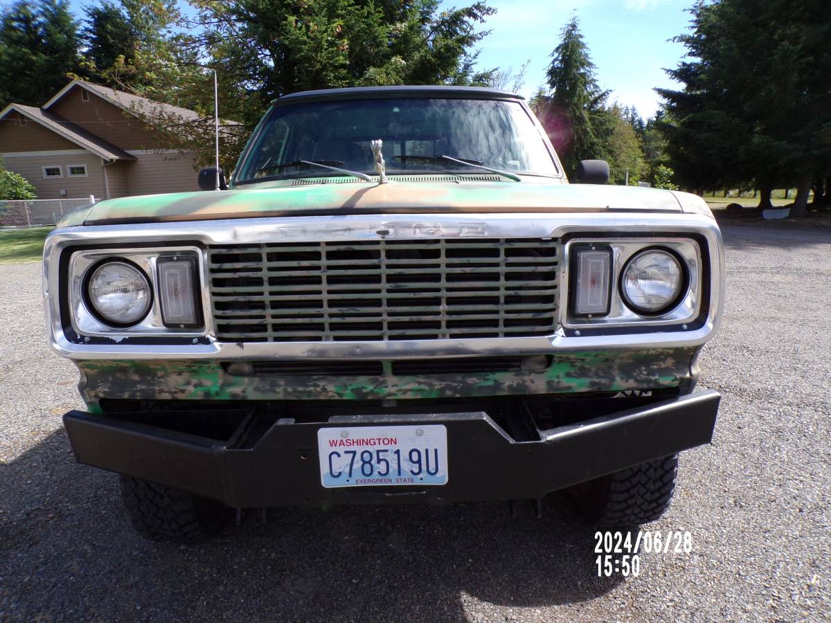 Dodge-power-wagon-diesel-1977-green-2