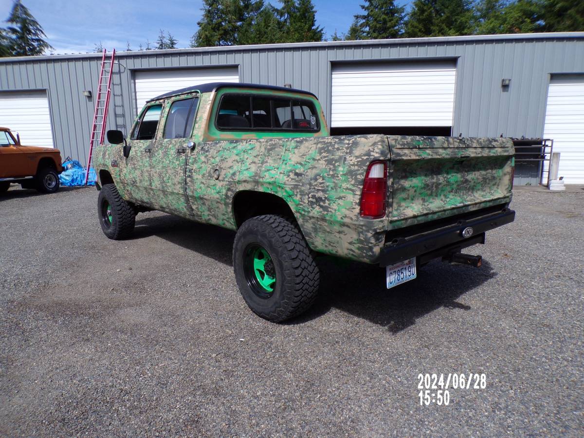 Dodge-power-wagon-diesel-1977-green-3