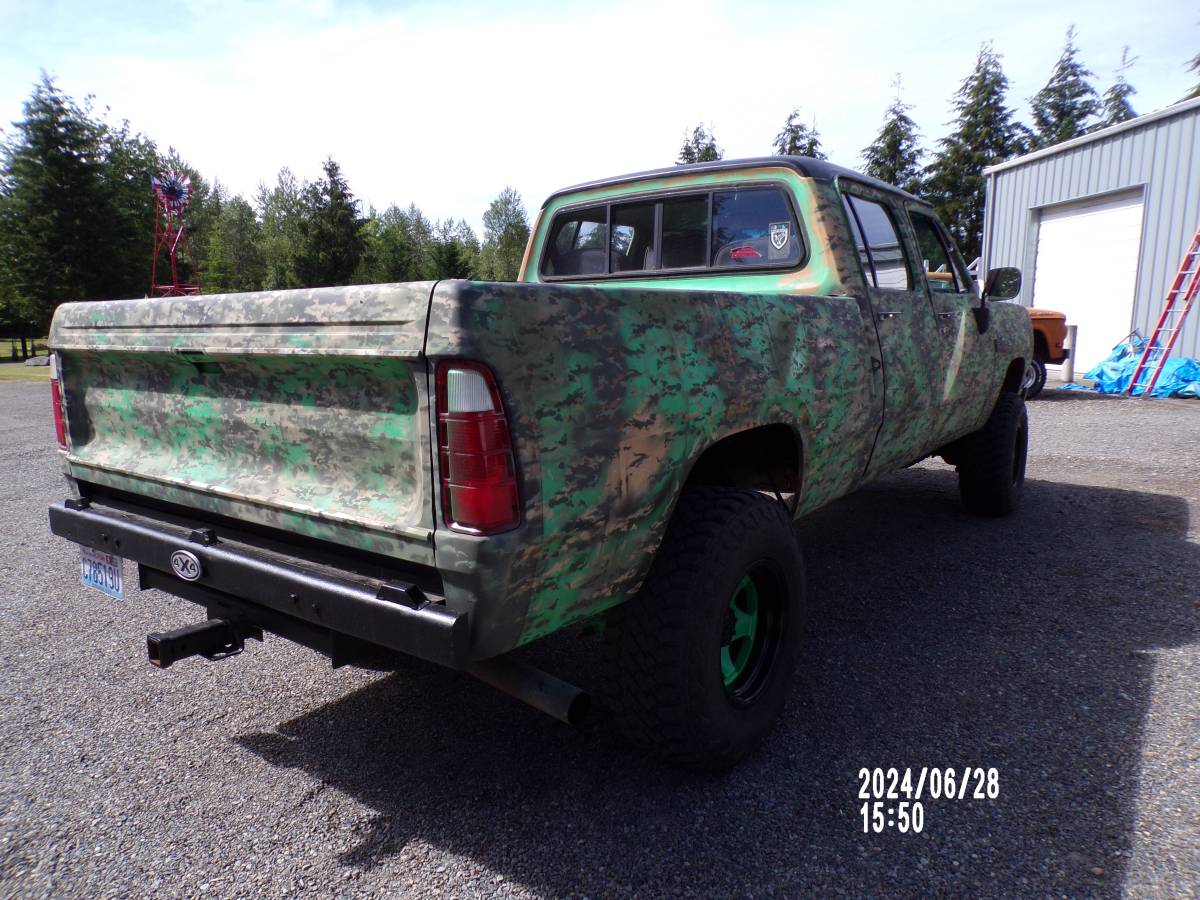 Dodge-power-wagon-diesel-1977-green-5