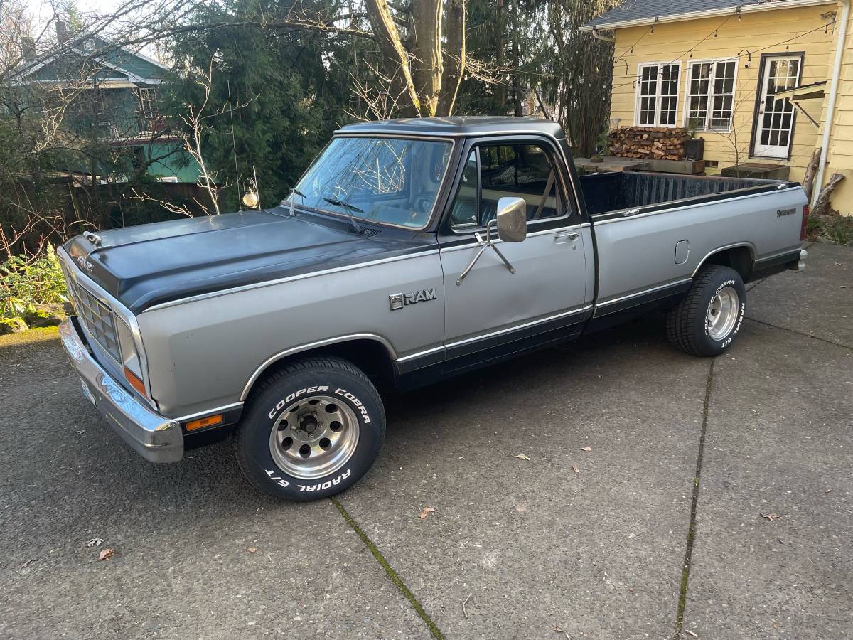 Dodge-prospector-1984-grey-1