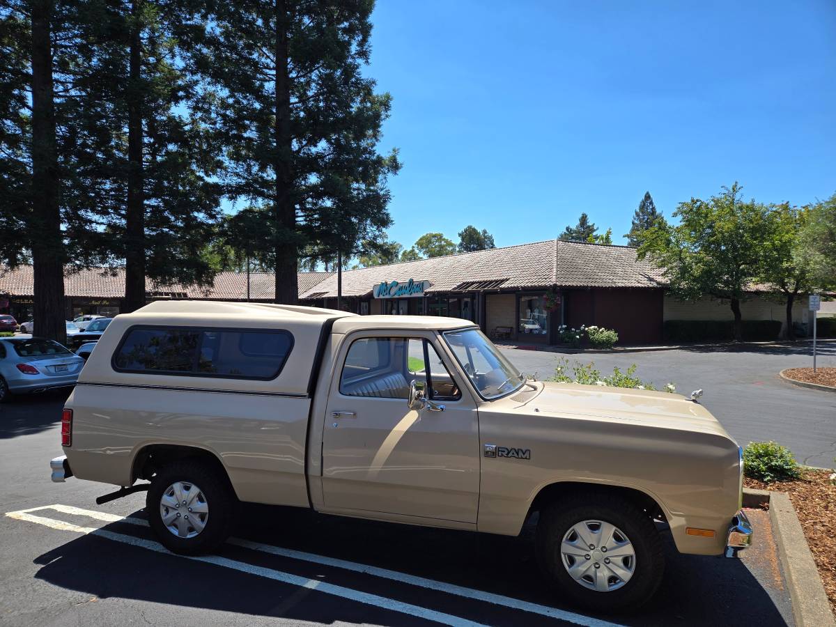 Dodge-ram-150-1983