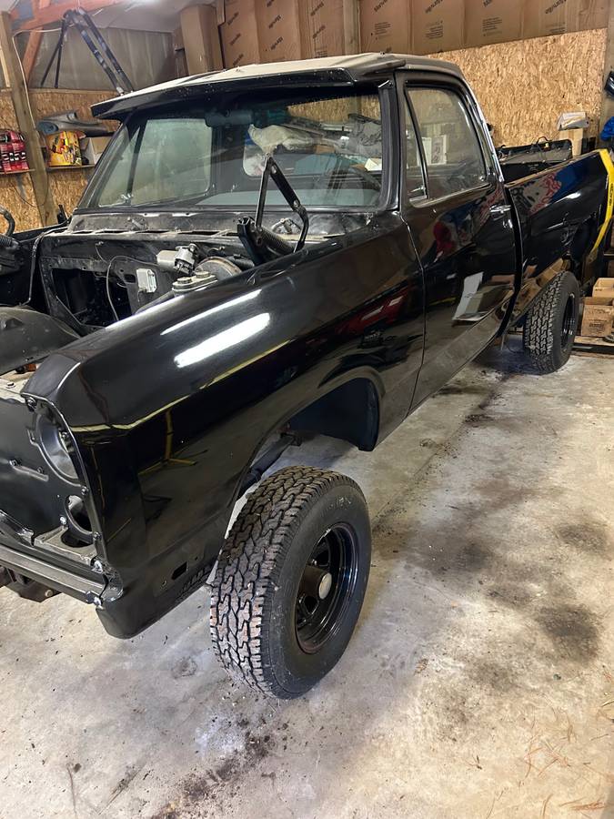 Dodge-ram-1500-1985-black